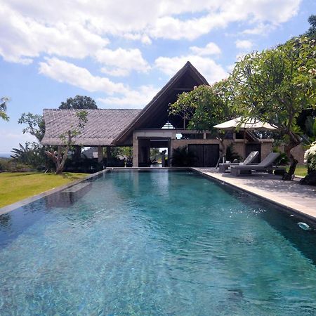 Jeda Villa Modern Stylish Luxury Villa เปมูเตรัน ภายนอก รูปภาพ