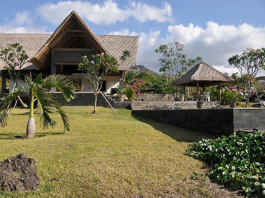 Jeda Villa Modern Stylish Luxury Villa เปมูเตรัน ภายนอก รูปภาพ