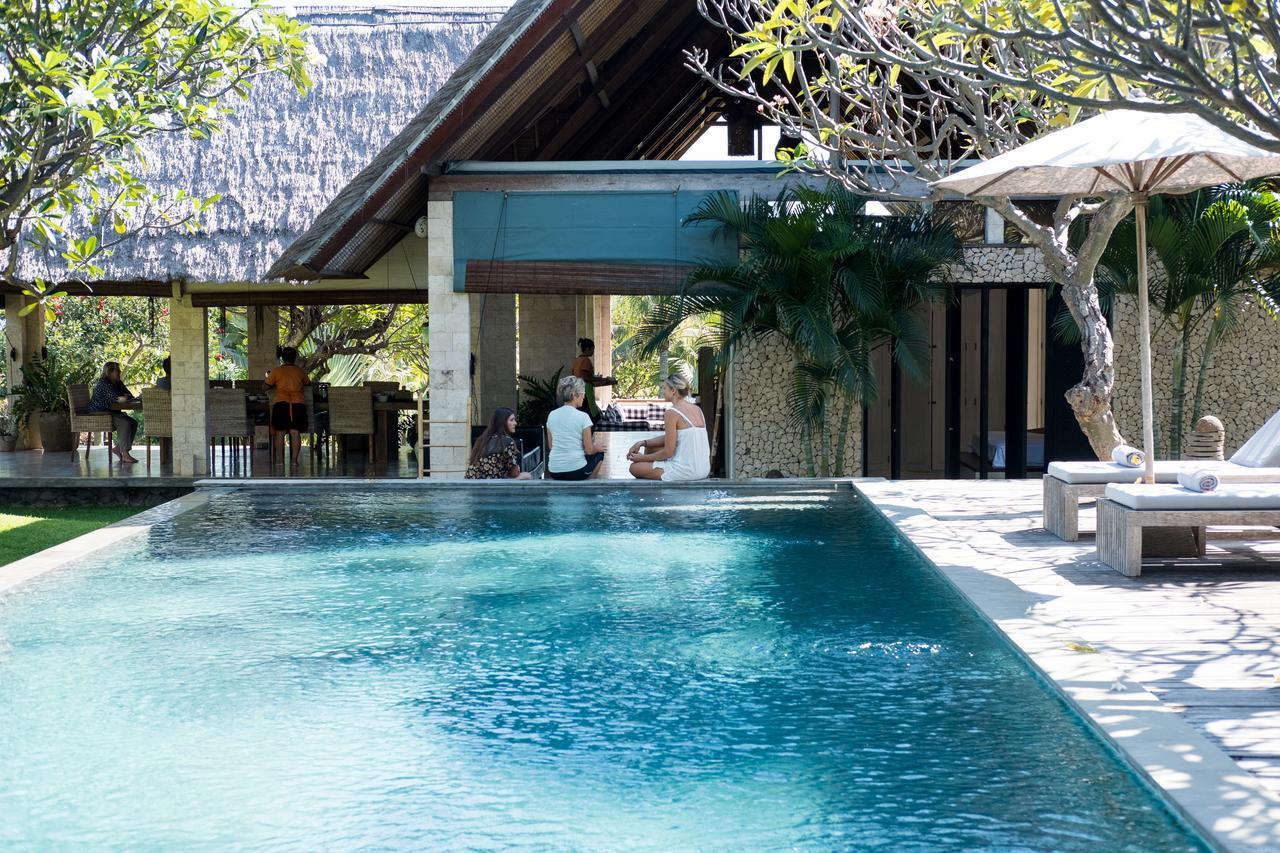 Jeda Villa Modern Stylish Luxury Villa เปมูเตรัน ภายนอก รูปภาพ